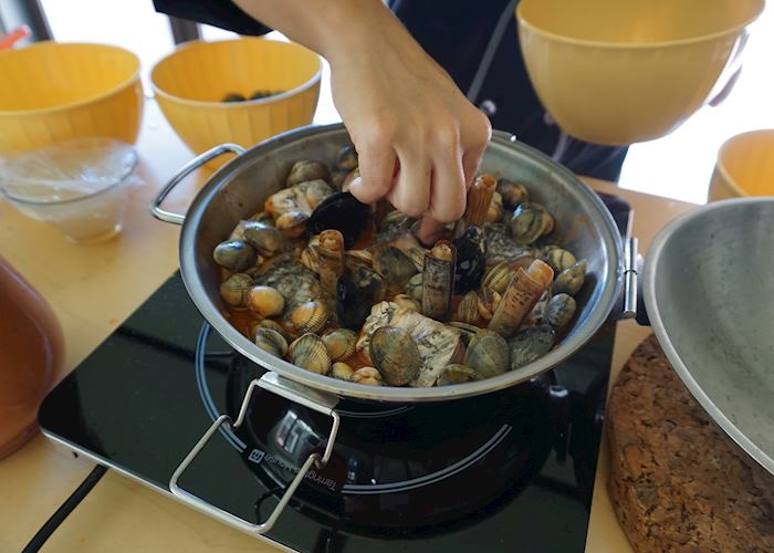 Cooking cataplana, Algarve