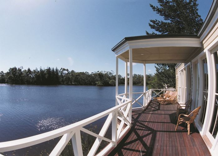 Lakeside Chalet on the water, The Woodman Estate