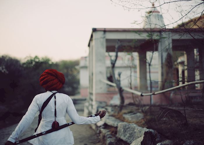 Guided walk to the top of elephant rock at sunset with local guide, Rawla Narlai