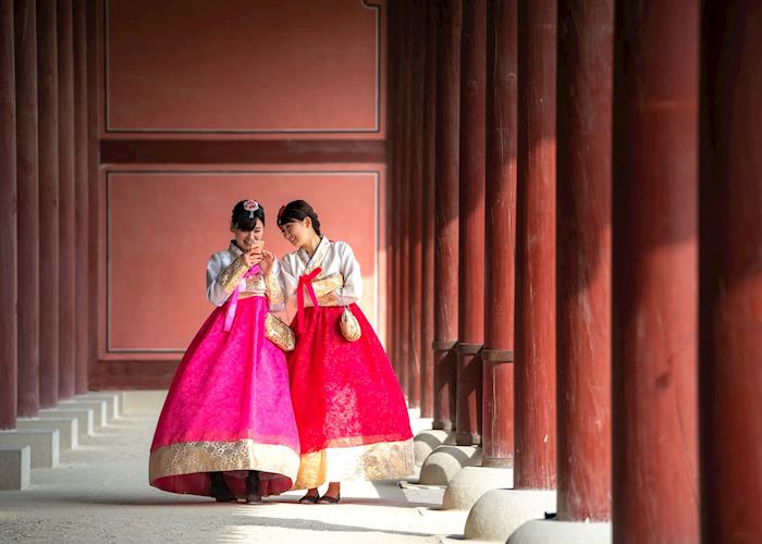 Girls wearing Hanbok, Seoul