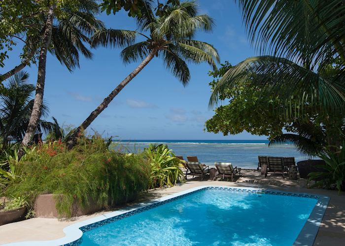 Le Repaire's pool with sea view