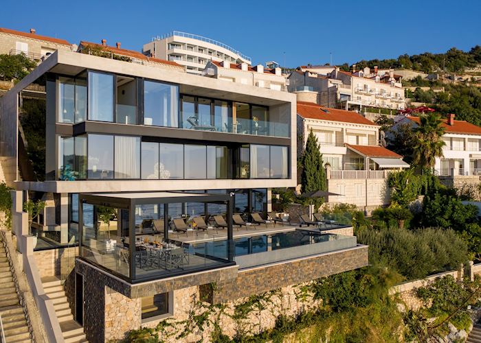 Villa Amelie, Dubrovnik town