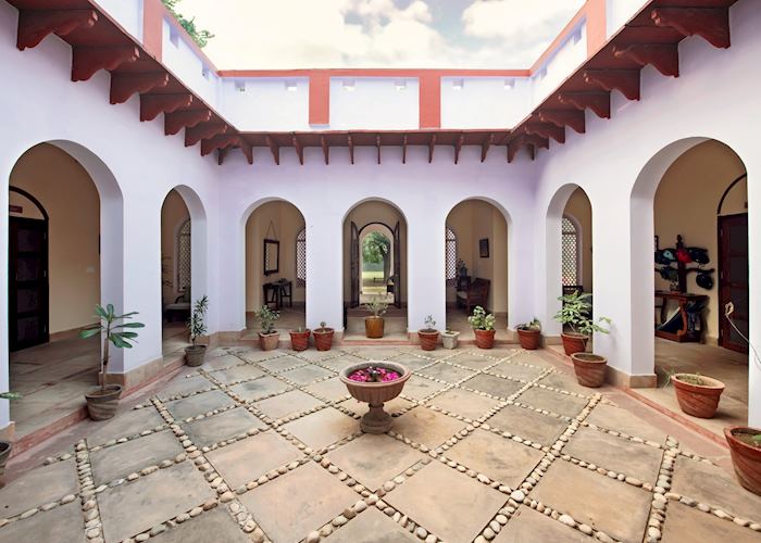 Inner courtyard at Mela Kothi - Chambal Safari Lodge