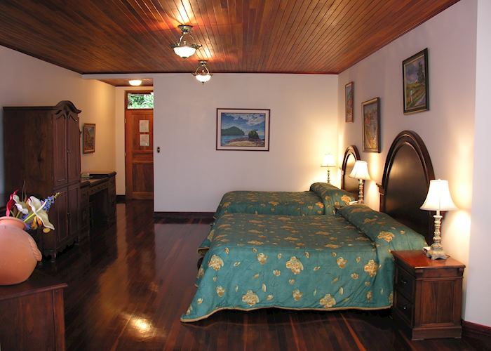 Junior Suite, Fonda Vela