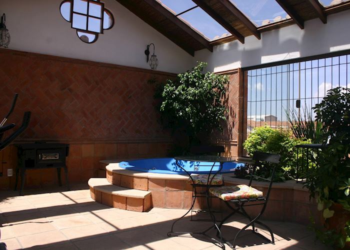 Terrace and jacuzzi, Parador Santa Maria la Real, Sucre