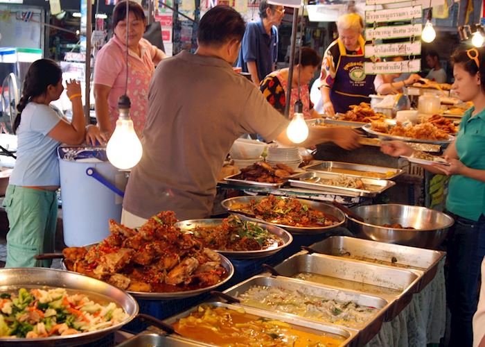 Freshly cooked food at street stalls in Bangkok