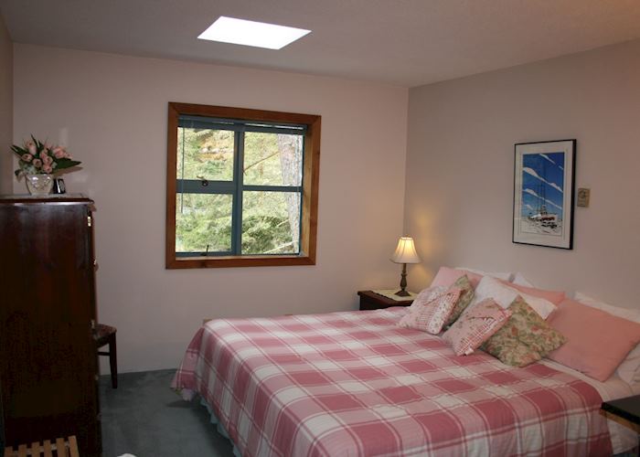 Lodge room, Hidden Cove Lodge
