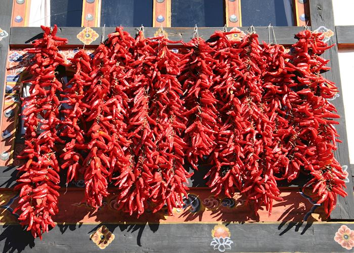 Drying chillis, Paro