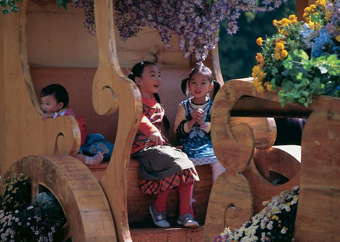 Children playing, Kunming