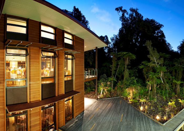 Te Waonui Forest Retreat