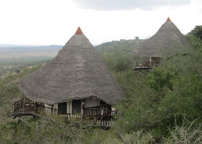 Lions Bluff,Tsavo West