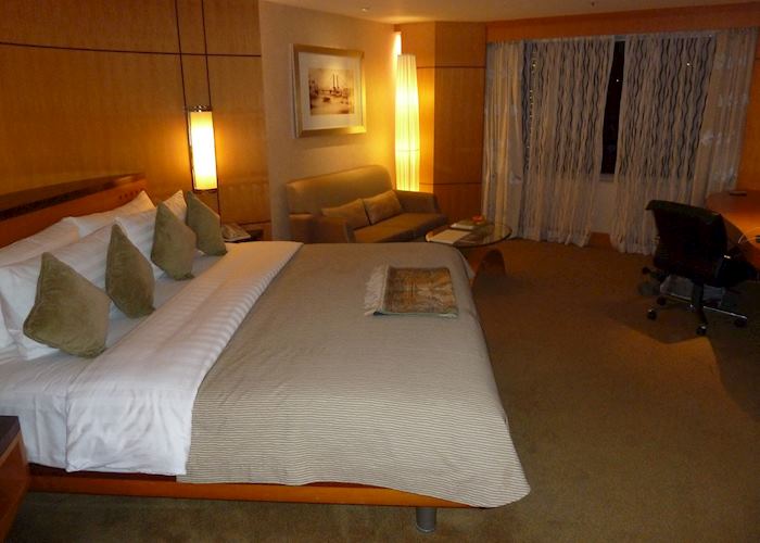 Deluxe Room, Makati Shangri-La, Manila