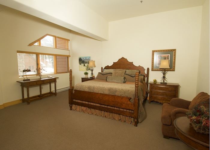 Bear Creek Lodge guest room