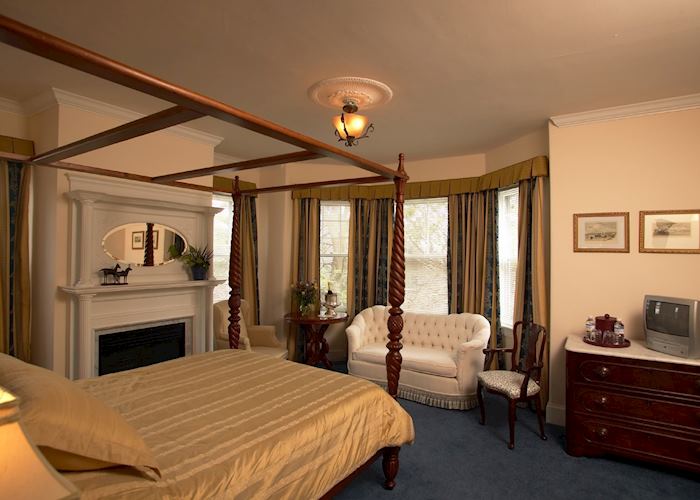 A room at the Almondy Inn, Newport