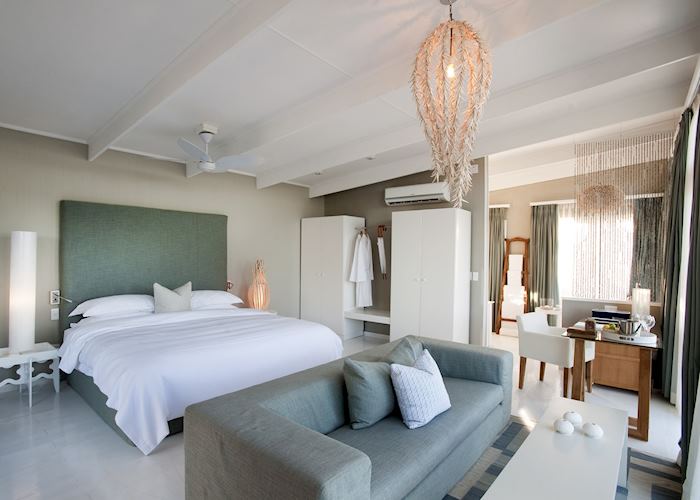 White Pearl Resort bedroom, Ponta Mamoli