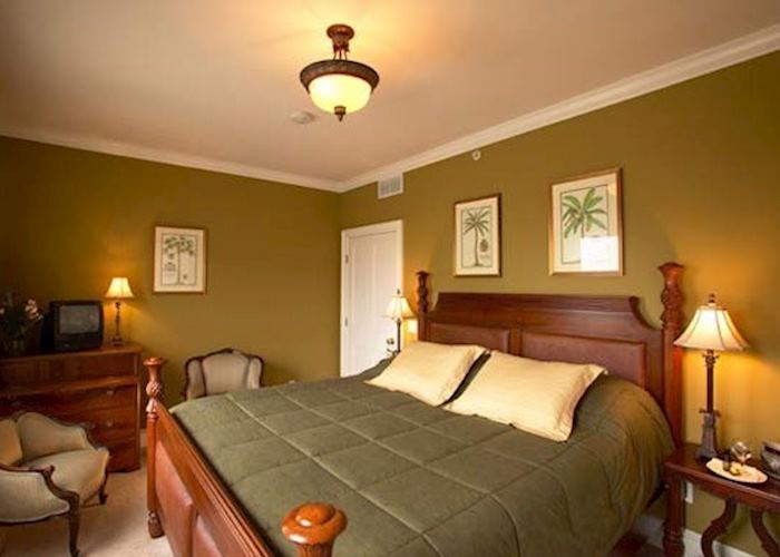 The Almondy Bed & Breakfast Inn, Newport