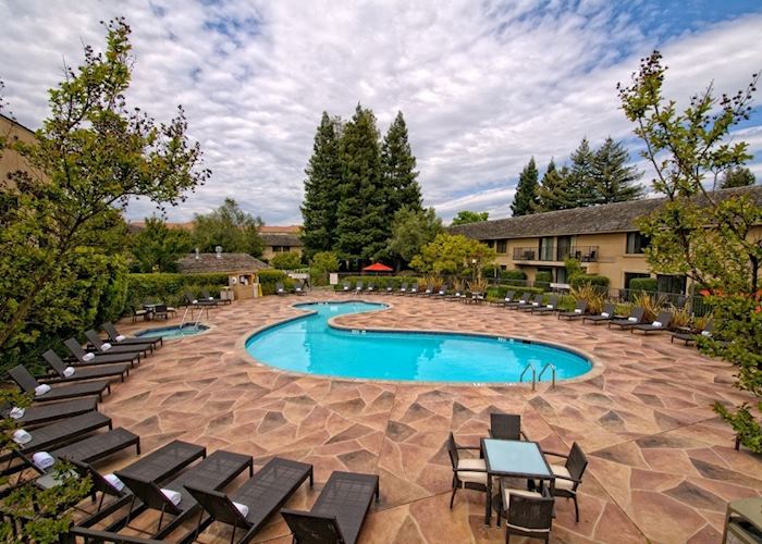 Swimming pool at the Napa Valley Marriott Hotel
