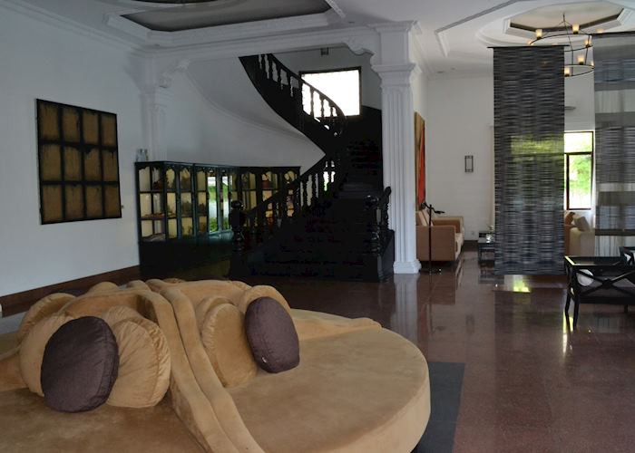 White Mansion lobby, Phnom Penh