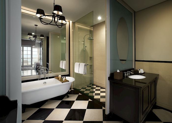 Eastern & Oriental Hotel, Superior Suite