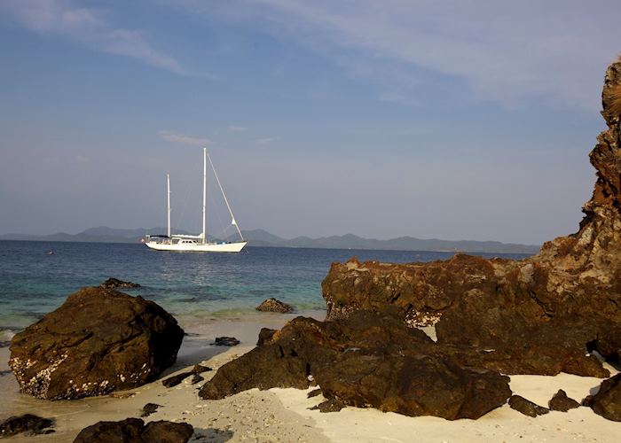 Meta IV yacht on the Mergui Archipelago