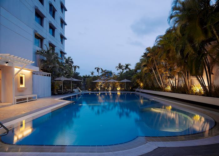 Swimming pool at Sule Shangri-La, Yangon (Rangoon)