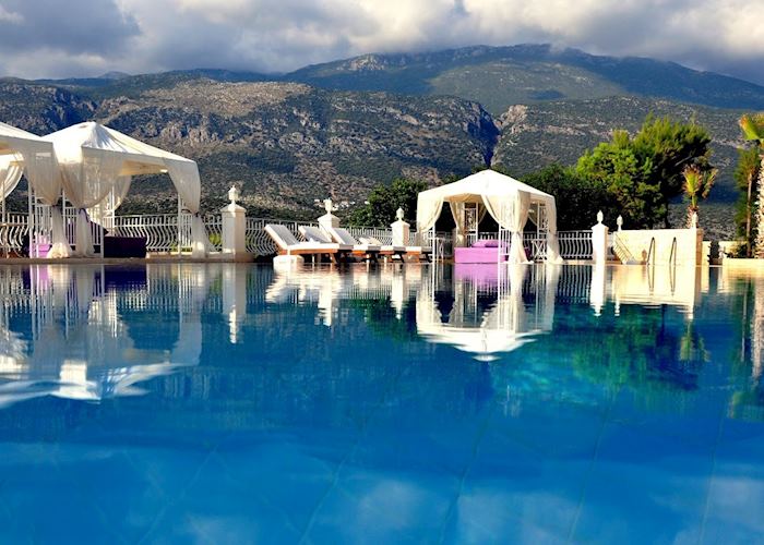 Lukka Hotel, Kas