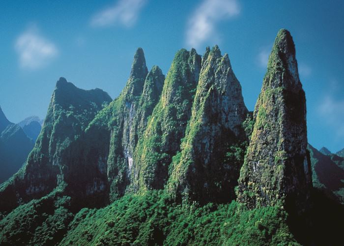La Diademe Mountain Peaks, Tahiti