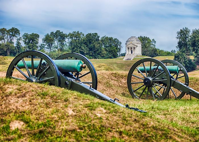 Illinois Monument and cannons in Vicksburg, Mississippi