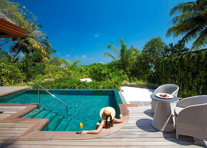 Baros Maldives, Maldive Island