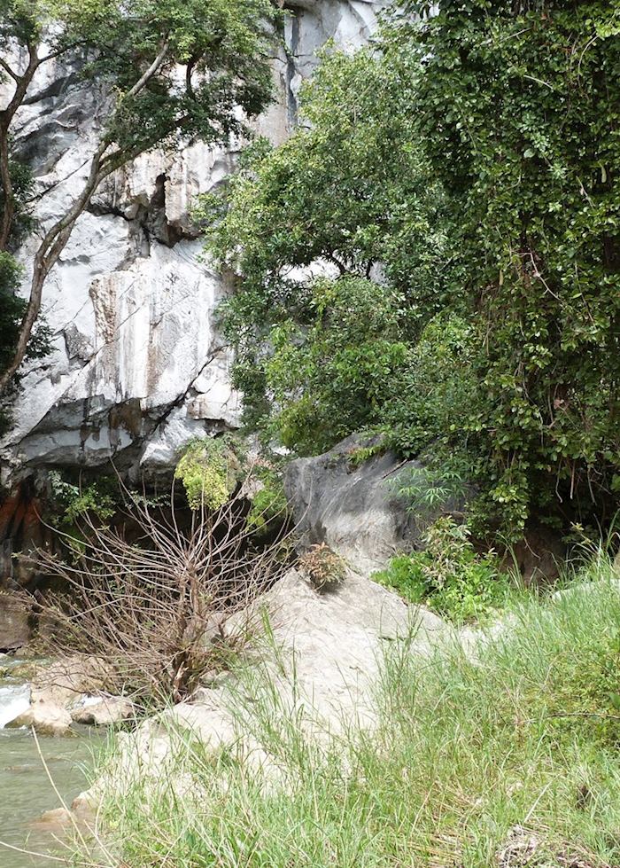 Kong Lor Caves, Hin Buon