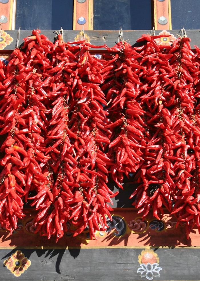 Drying chillis, Paro