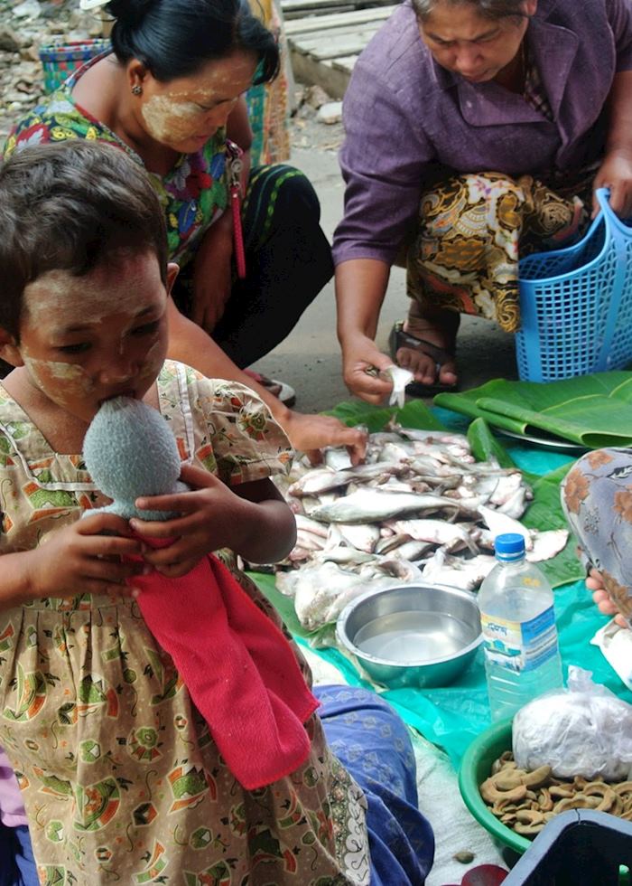 The daily routine at the Railway Market, Mandalay, Burma (Myanmar)