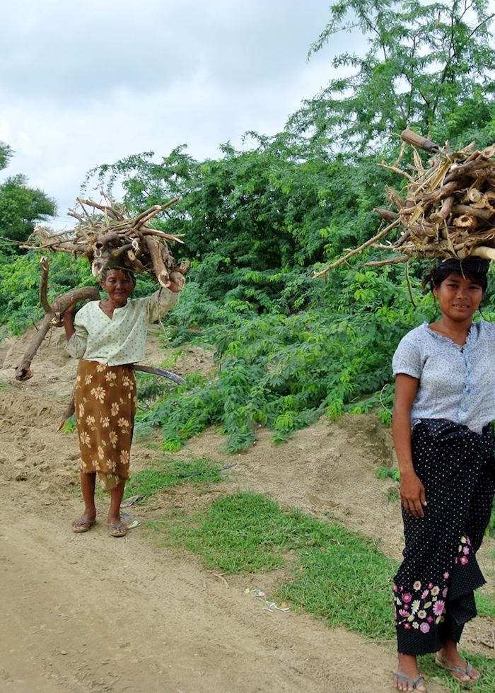 Women at work on the West side of the Irrawaddy River, Bagan, Burma (Myanmar)