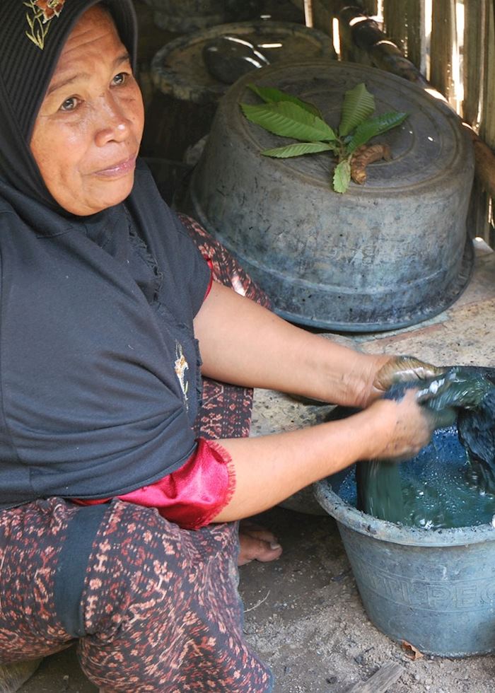 Ikat dying, Ndona, Ende