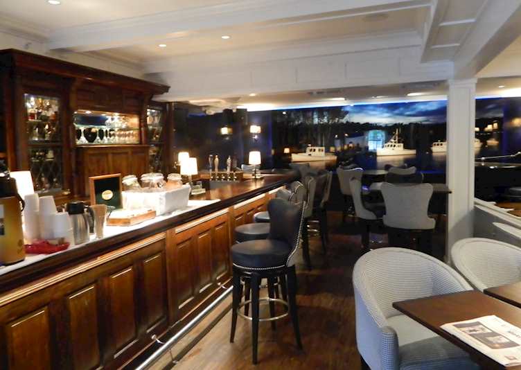 The bar at Kennebunkport Inn
