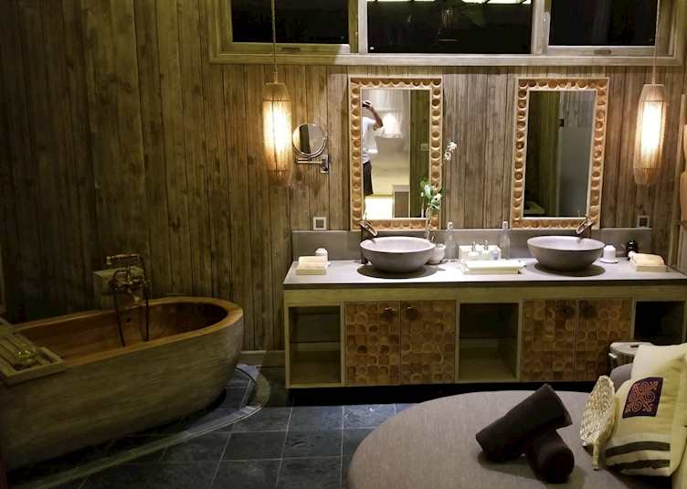 Bathroom, An Lam Retreats