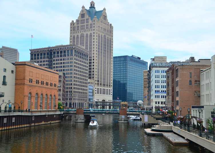 Milwaukee Riverwalk, Milwaukee