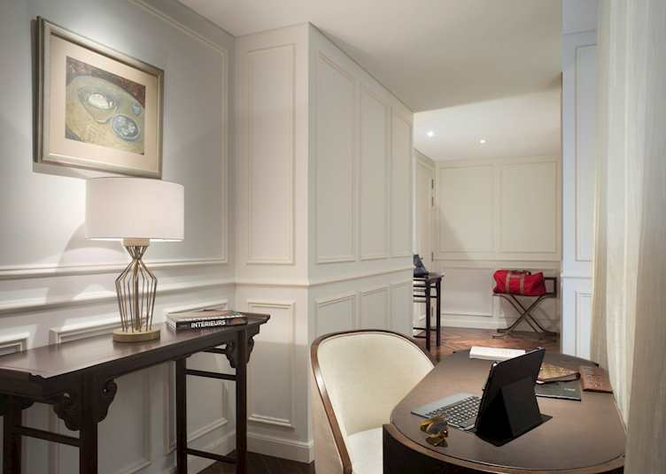 Executive Studio Suite, Hotel des Arts, Saigon