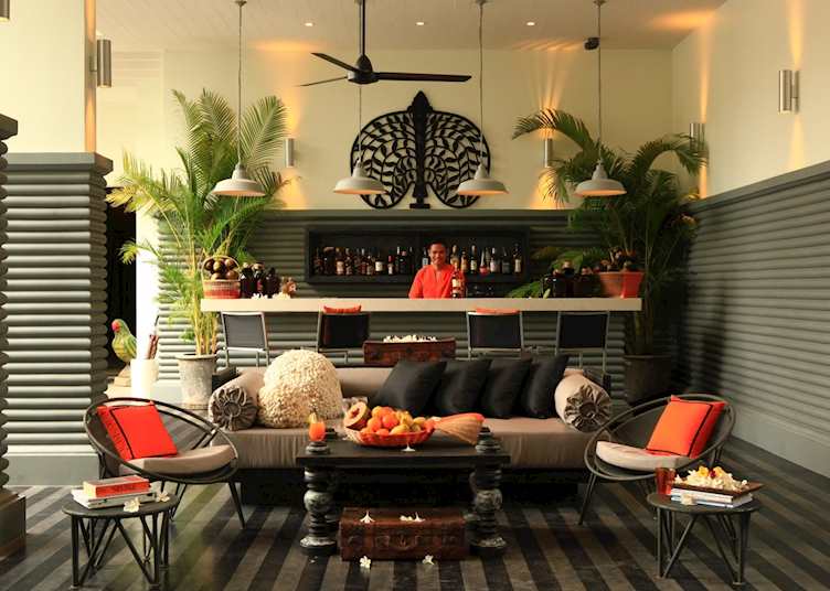 Pool bar at the Shinta Mani Club