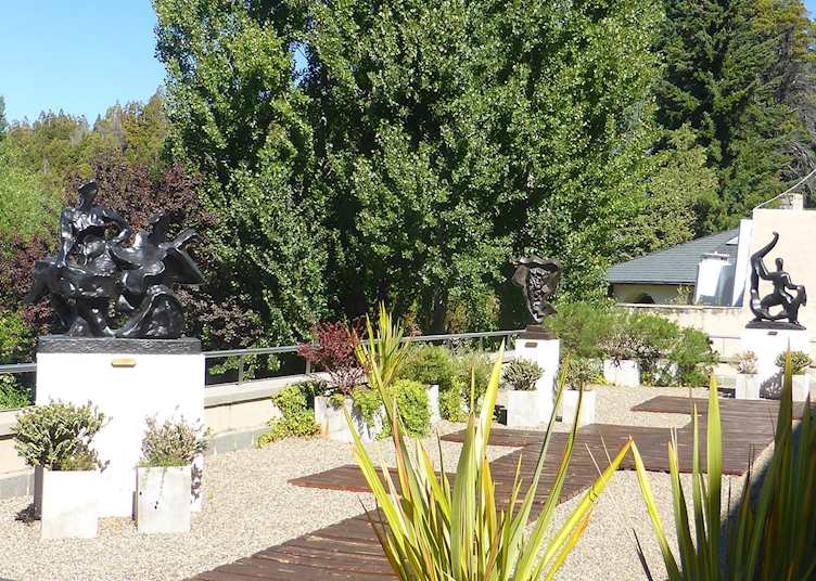 Gardens, El Casco