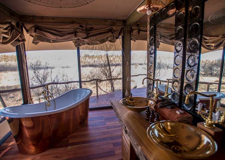 Somalisa, open plan bathroom