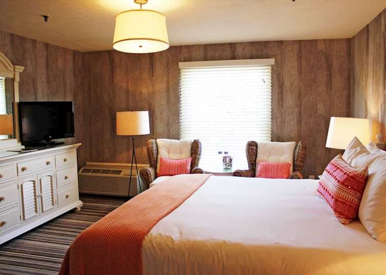 Wharfside King Guestroom, The Boathouse Waterfront Hotel, Kennebunkport