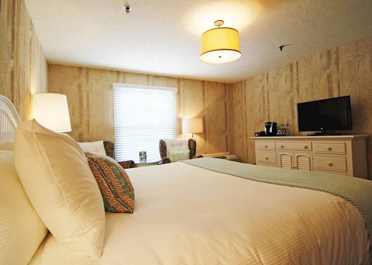 Wharfside King Guestroom, The Boathouse Waterfront Hotel, Kennebunkport
