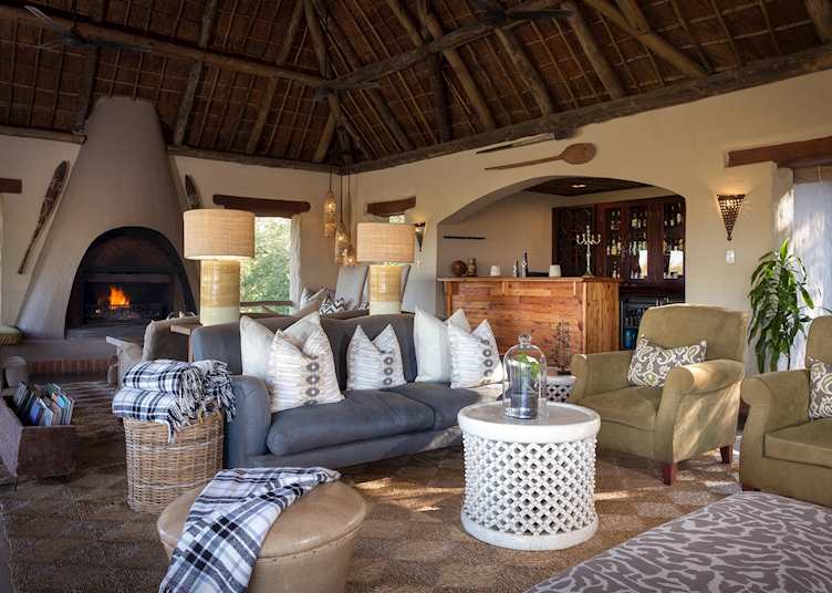 Simbambili Game Lodge, lounge area
