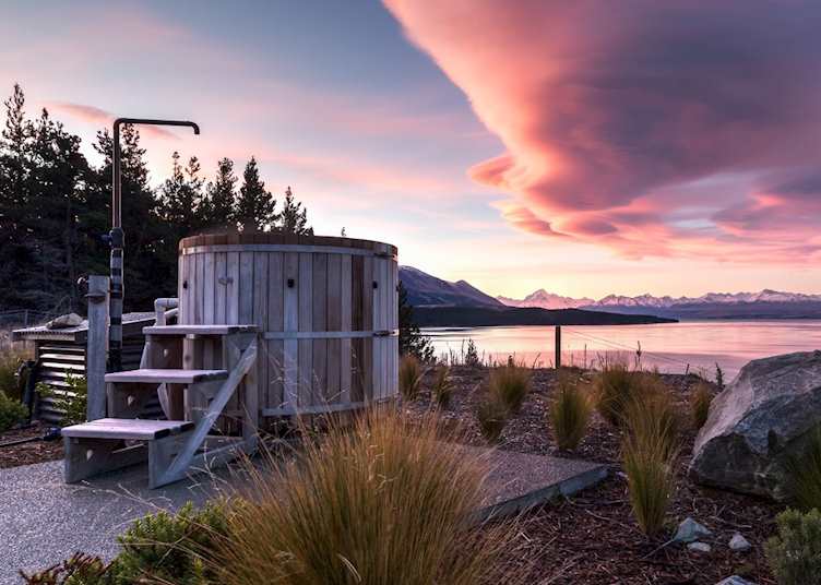 Private Fantail Spa, Mount Cook Lakeside Retreat, Twizel
