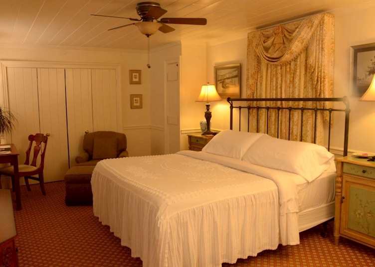 Anchuca Historic Mansion and Inn