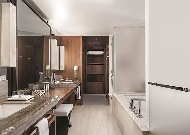 Deluxe Room Bathroom