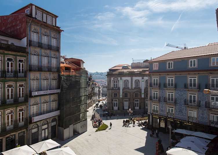 Maison Particulière, Porto