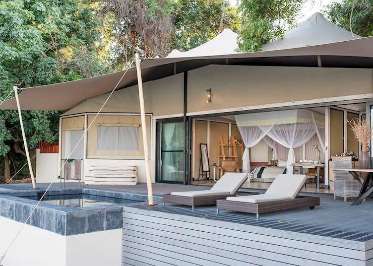 Sausage Tree Camp, luxury suite 