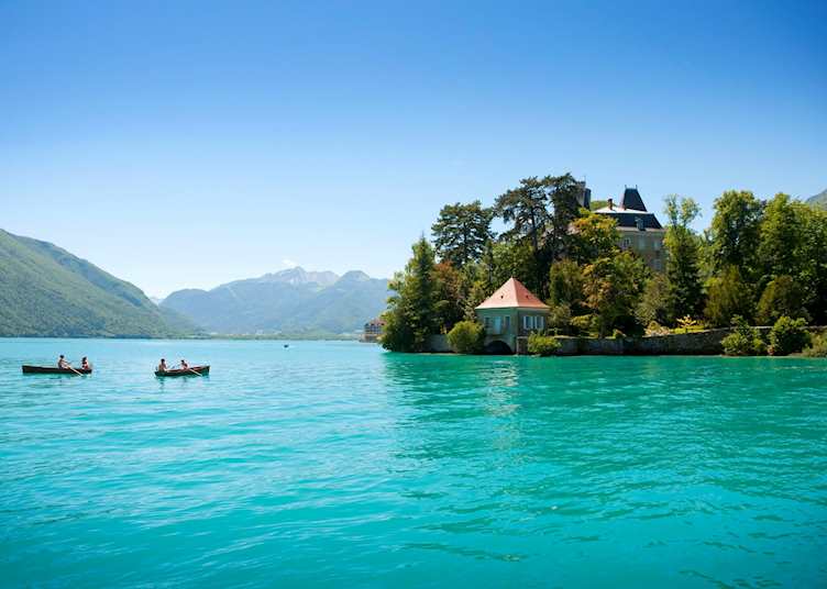 Turquoise waters, Annecy
